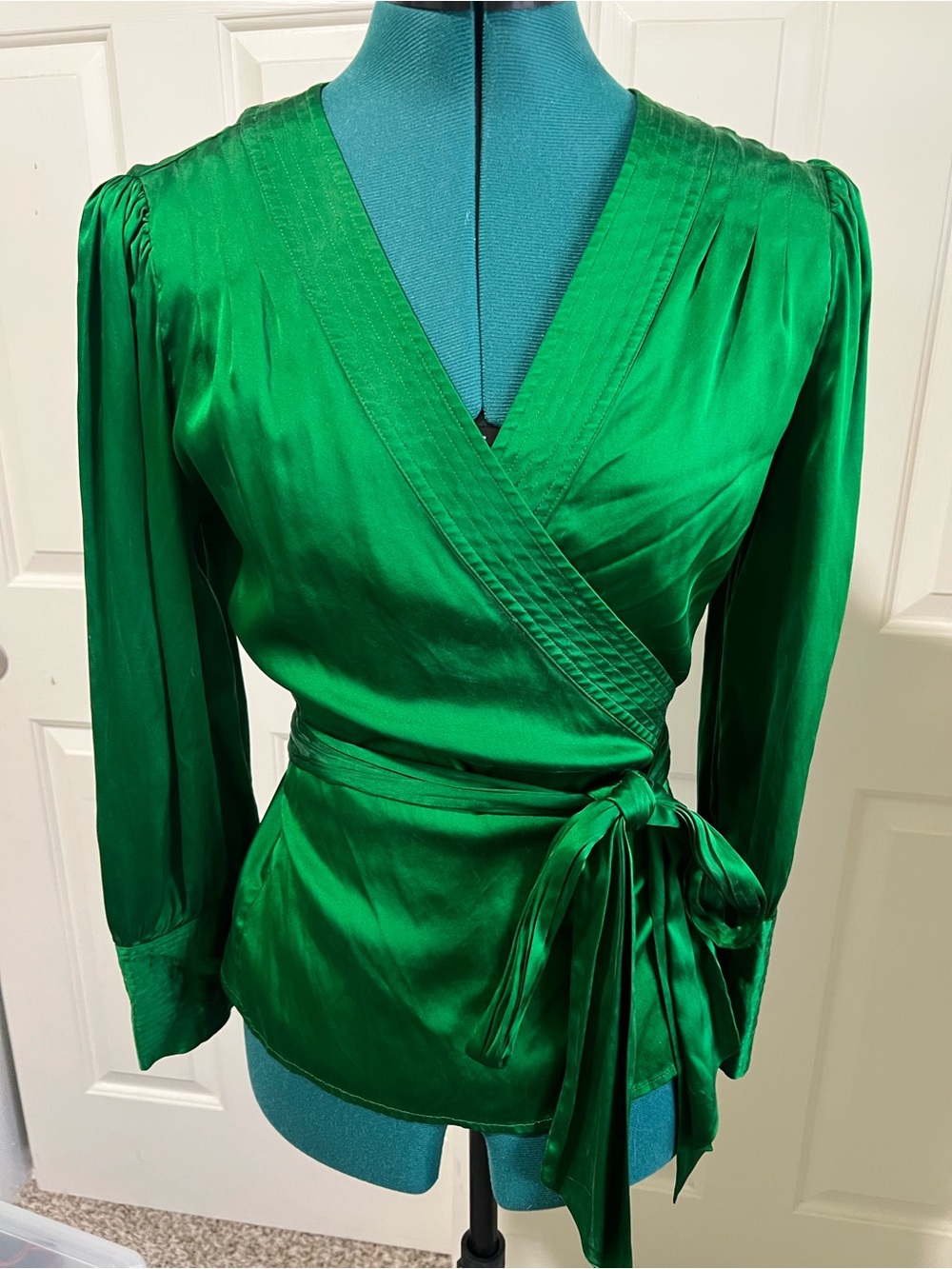 Diane Von Furstenberg Emerald Green Silk Wrap Blouse Sz Med - Picture 3 of 10